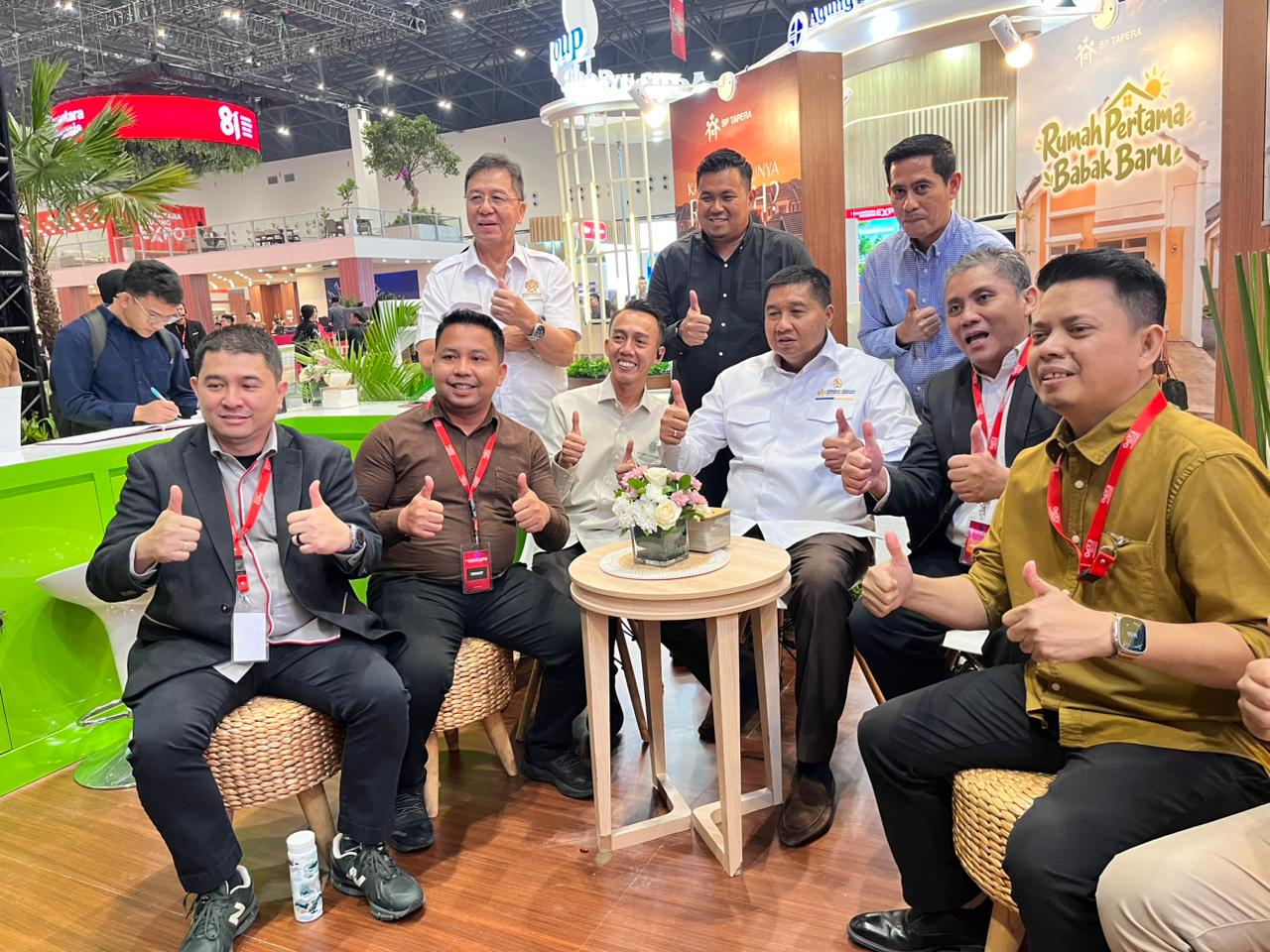 Menteri Maruarar Sirait bersama developer dalam acara Danantara Housing Expo 2026